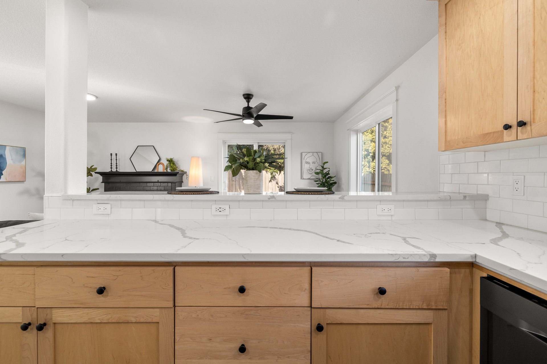 010-9833NorthExeterAvenue-Portland-OR-97203-SMALL