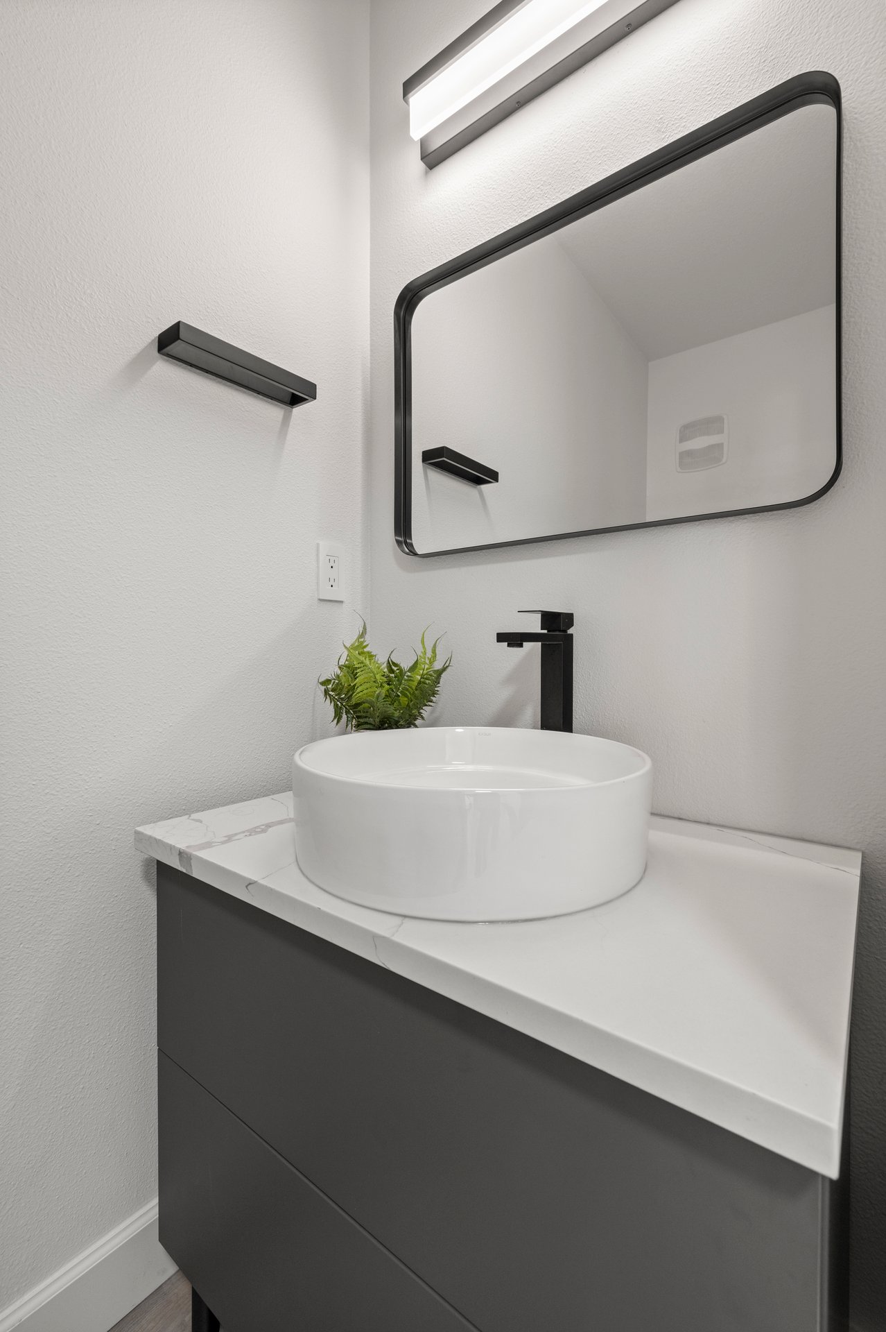 021-9833NorthExeterAvenue-Portland-OR-97203-SMALL