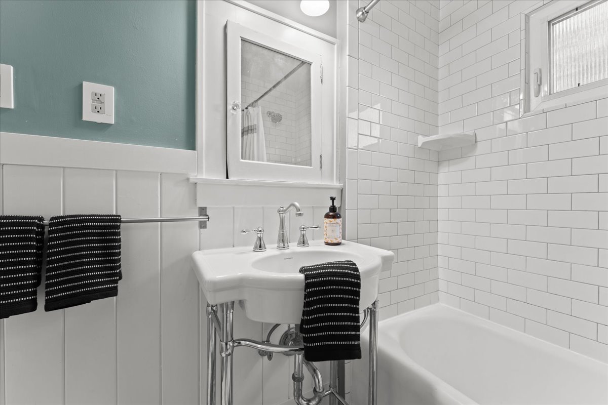 28-6335 N Williams Ave-03507