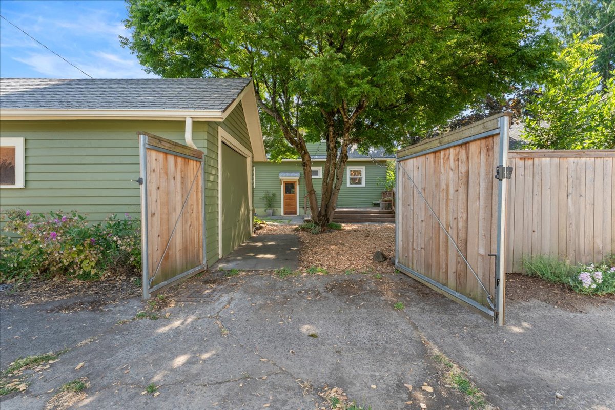 53-6335 N Williams Ave-03625